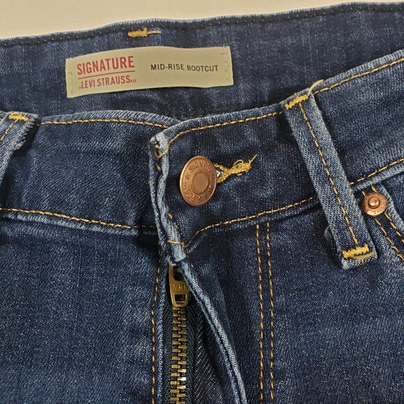 Signature Levi's Strauss Mid-Rise Bootcut Women's Zip Blue Jean 8M W29 L32 - Picture 3 of 8